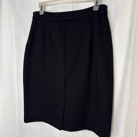 Jones New York Black Stretchy Mini Skirt w/ Feminine Gold Waist Belt Detail - Picture 16 of 16